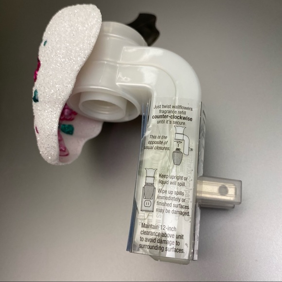 2021 Bath & Body Works Sugar Skull Light Up Wallflower Plug - Picture 8 of 11